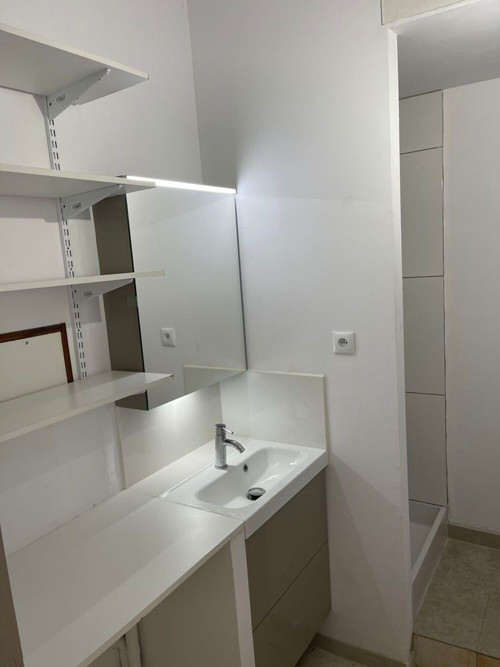 Location Appartement T2  refait a neuf climatisé proche hall rue piétonne Avignon