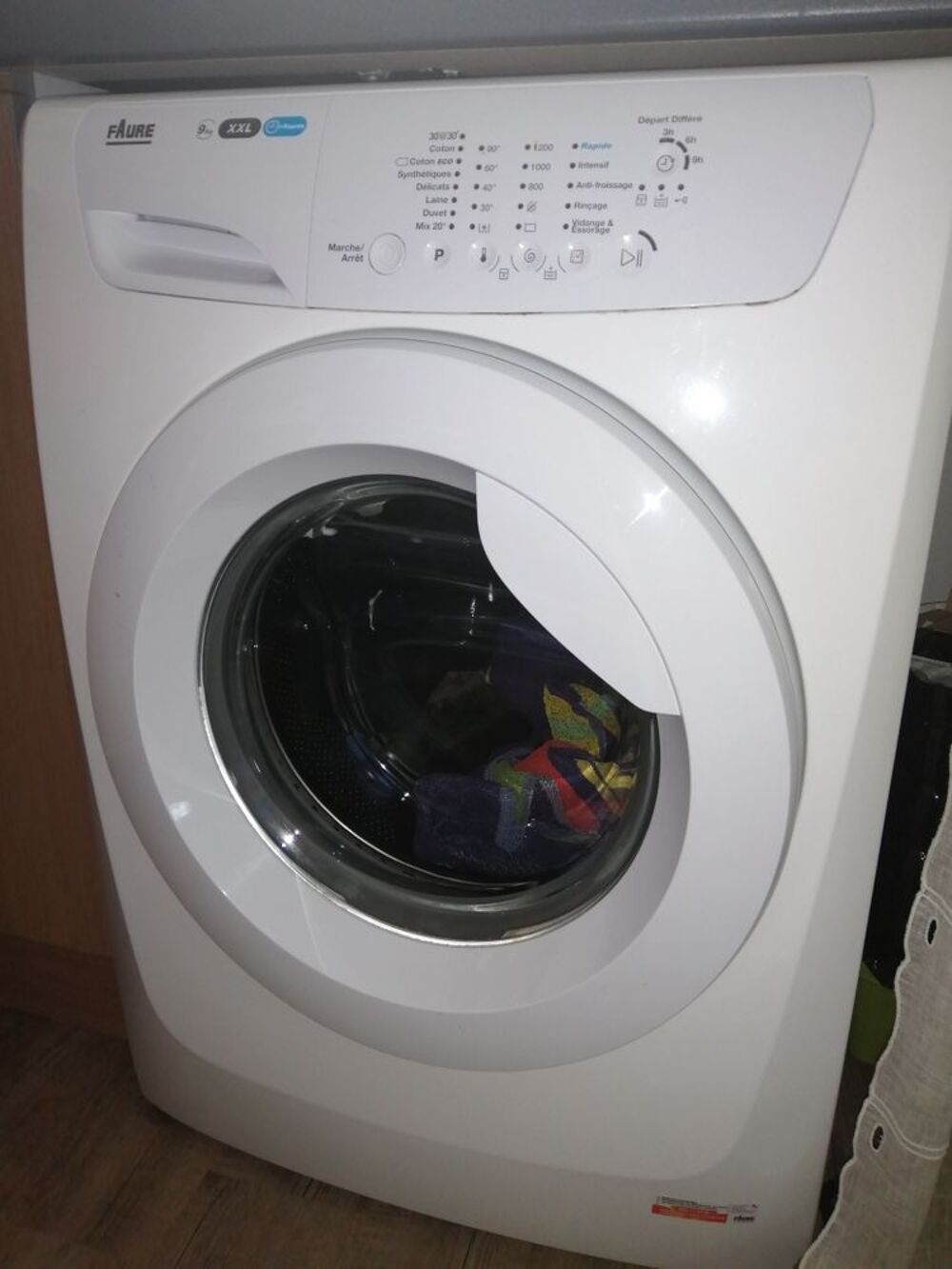 Machine &agrave; laver avec hublot, marque Faure, 9 kgs Electroménager