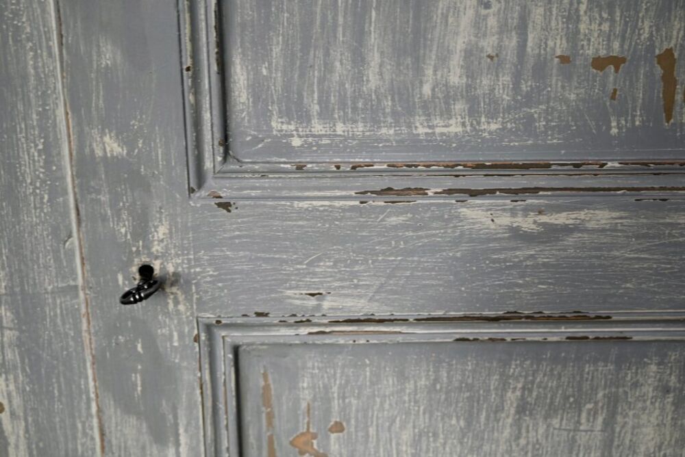 Armoire ancienne bonneti&egrave;re patin&eacute;e gris bleu ou penderie Meubles