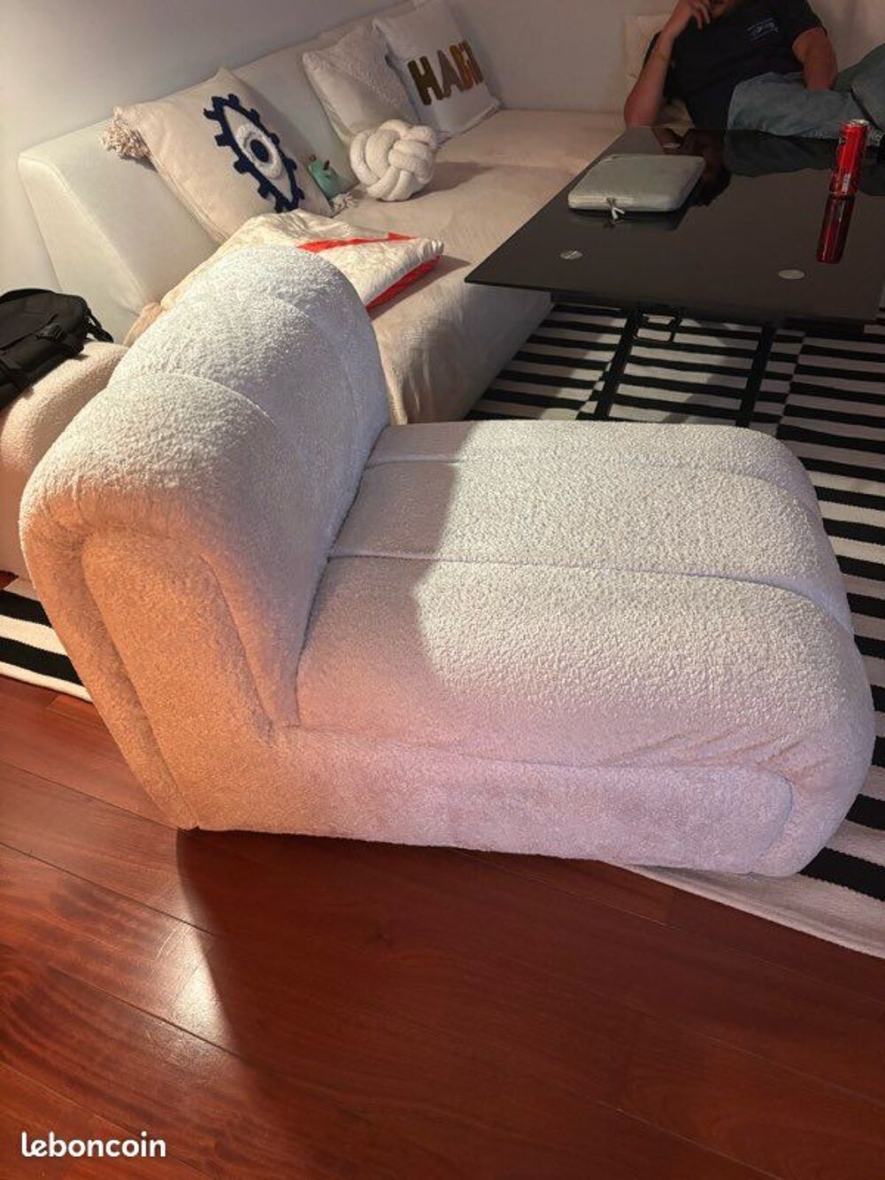 Fauteuil en velour molletonn&eacute; de couleur cr&egrave;me/beige Meubles
