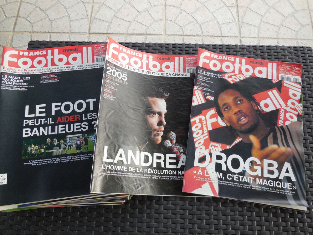 FRANCE FOOTBALL ann&eacute;e 2005 (Livres Revues) &agrave; 0,50  Sports