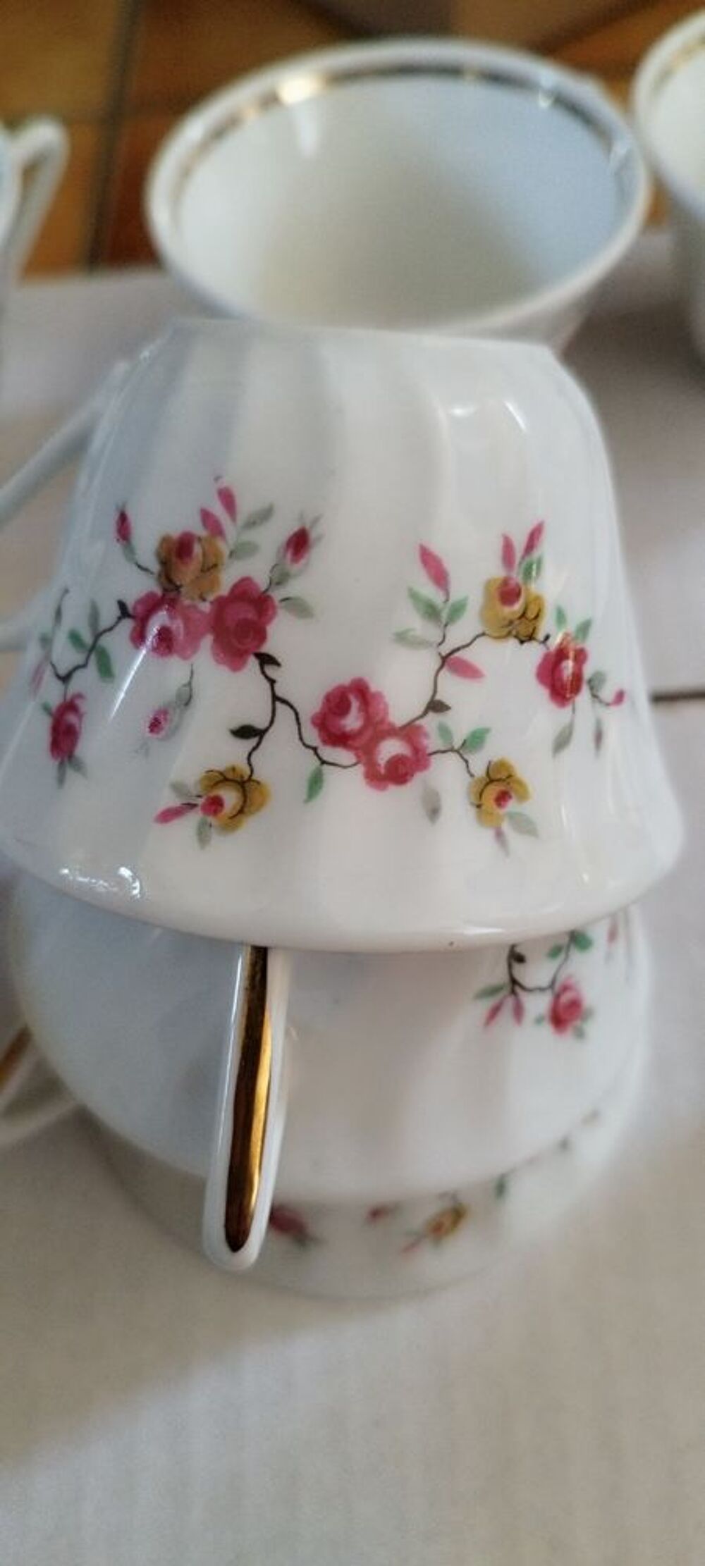 12 tasses en faience/ann&eacute;es 70/vintage Décoration