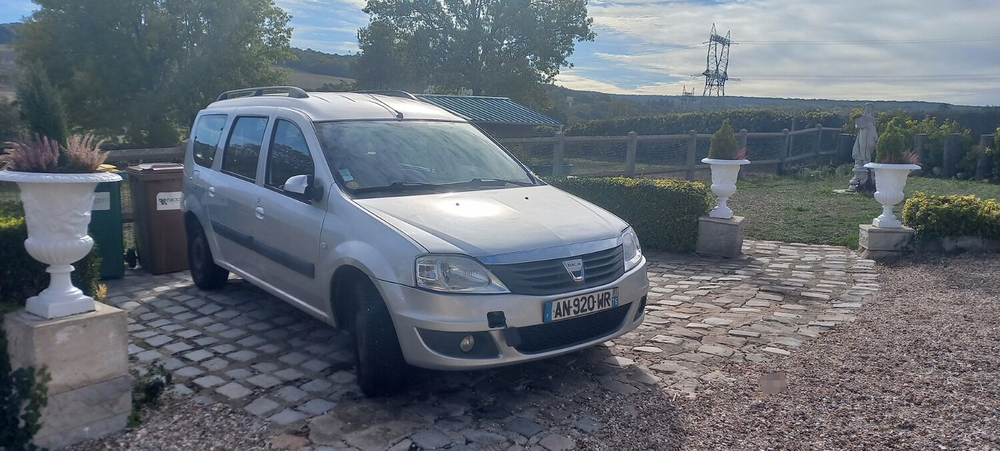 Logan MCV 1.5 dCi 85 5 places Laur&eacute;ate 2008 occasion 78930 Auffreville-Brasseuil