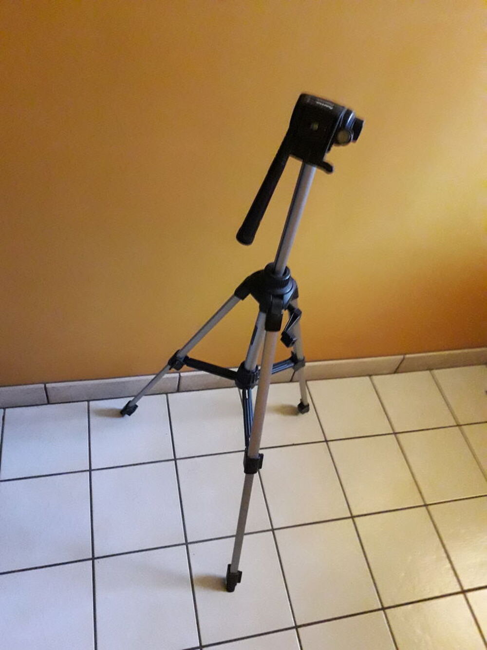 TREPIED EN ALUMINIUM HAUTEUR 1 M MARQUE HAMA . Photos/Video/TV