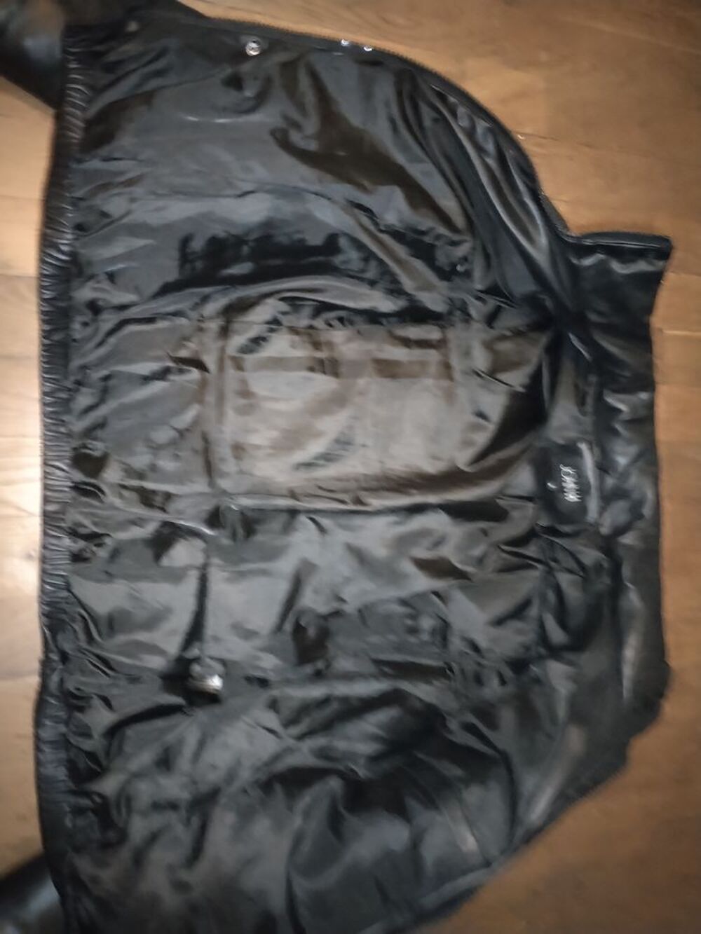 Doudoune simili cuir (taille S)
Vêtements