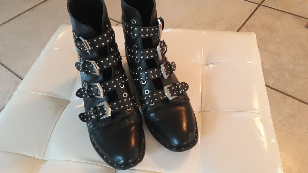 paire de boots Chaussures