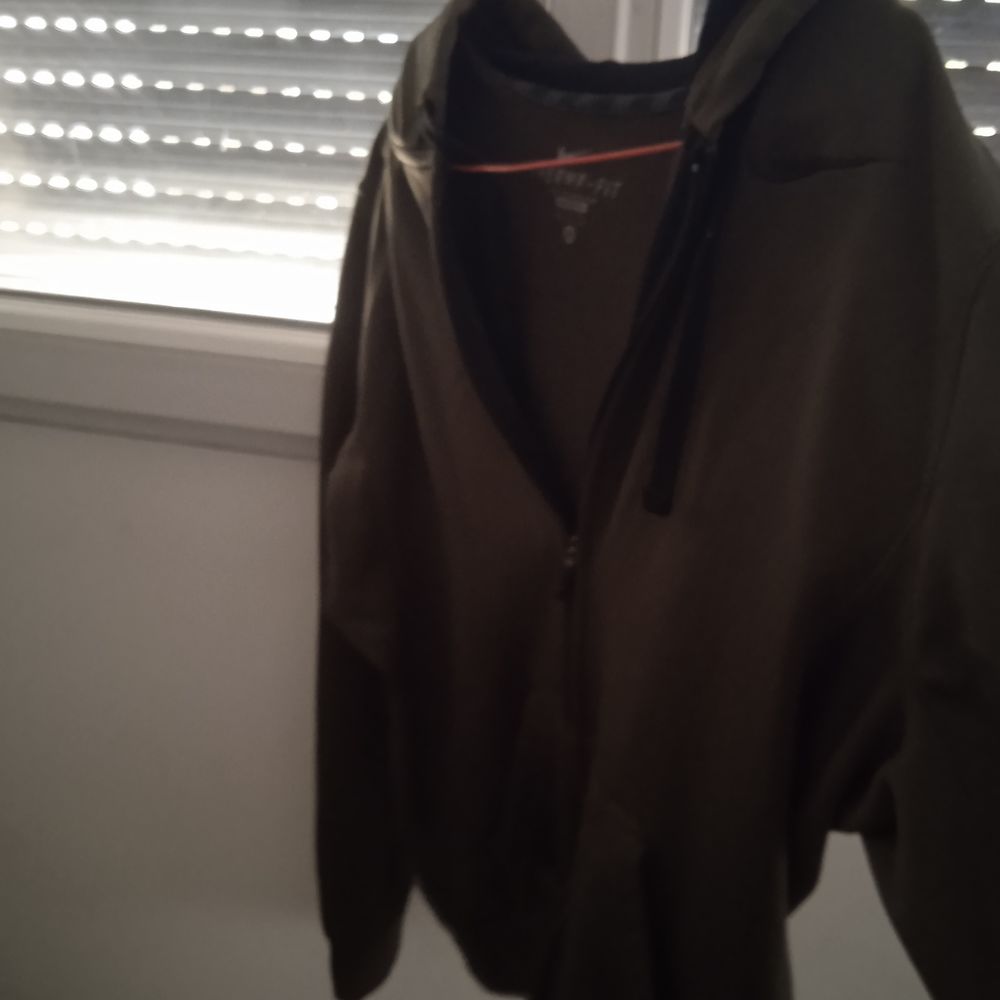 Veste jogging kaki marque Nike Taille S Therma Fit, avec cap Vêtements