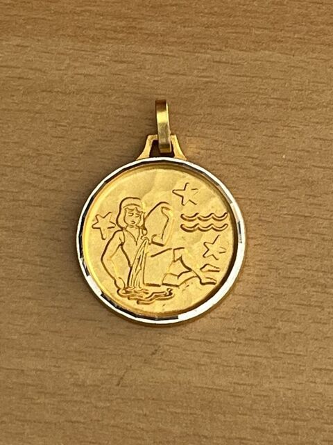 Médaille pendentif Verseau plaqué or ronde 1.8 cm
Signe Zodi 17 Saint-Prix (95)