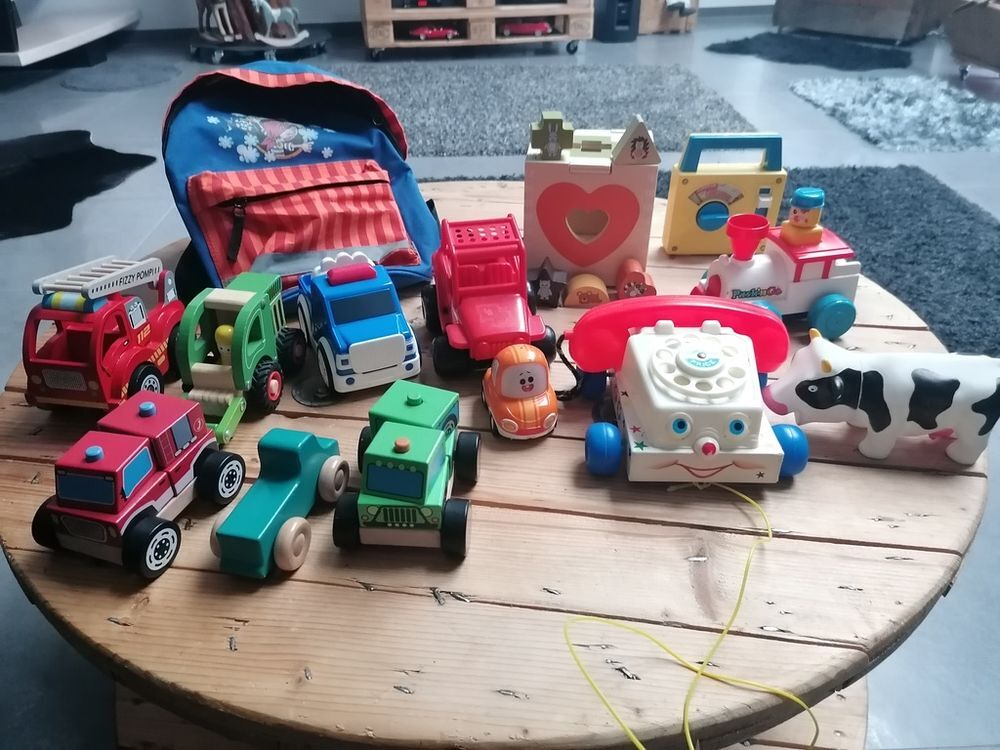 Lot de 13 jouets et 1 sac &agrave; dos Jeux / jouets