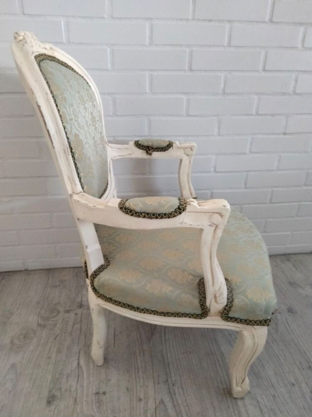 Fauteuil cabriolet. Meubles