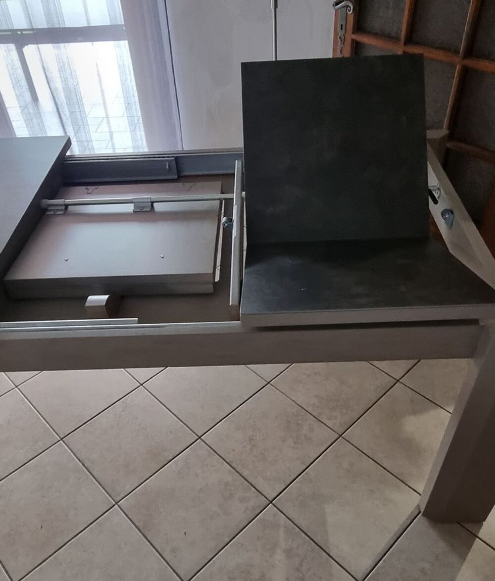 Table salle &agrave; mange en c&eacute;ramique, achet&eacute; Mobillier de France Meubles