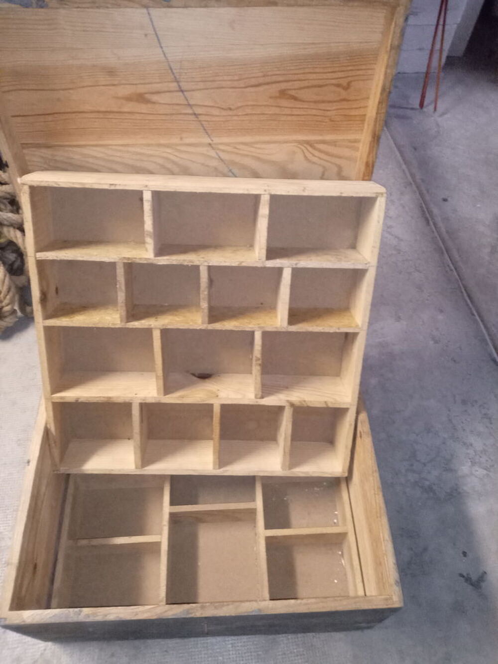 Caisse pour rangement avec compartiment, en bois. Bricolage