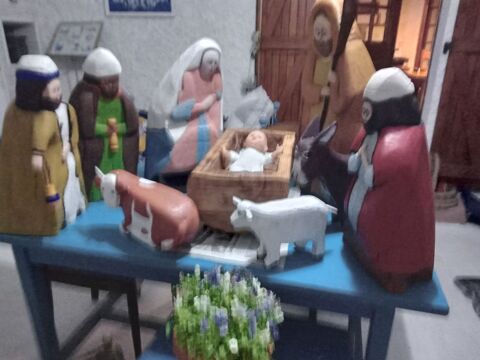 personnages de la NATIVITE  sculptures en bois massif 150 Bertric-Bur�e (24)