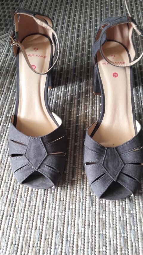 CHAUSSURE ETE femme NAF NAF Pointure 39 gris 50 Montpellier (34)