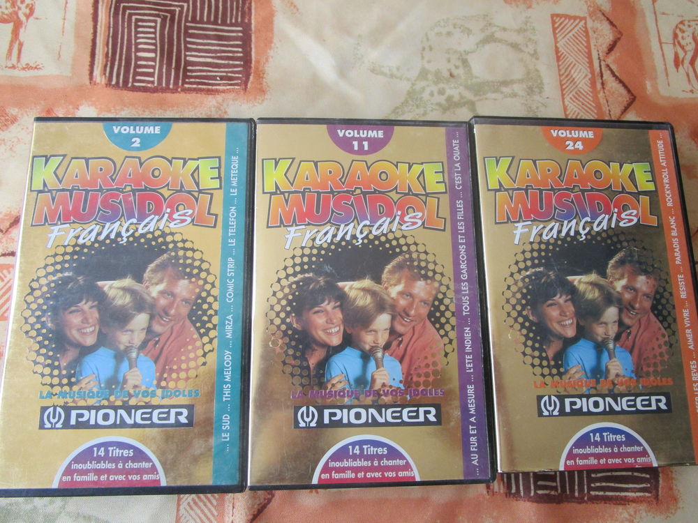 lot de dix cassettes VHS de karaok&eacute; vintage Photos/Video/TV