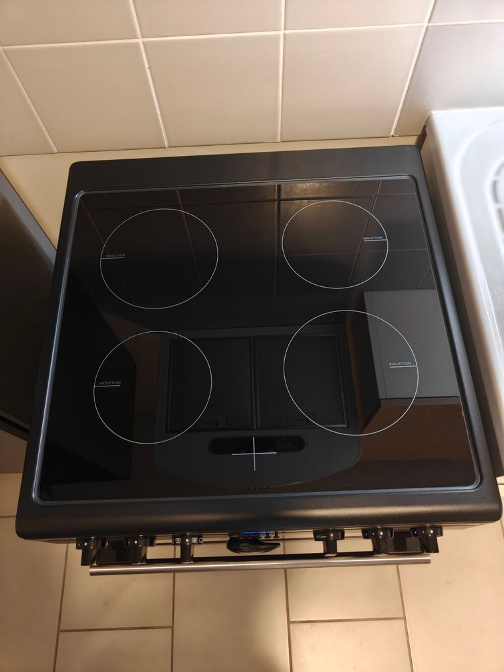 Cuisini&egrave;re induction FAR, 4 foyers + four 70L / Facture Electroménager