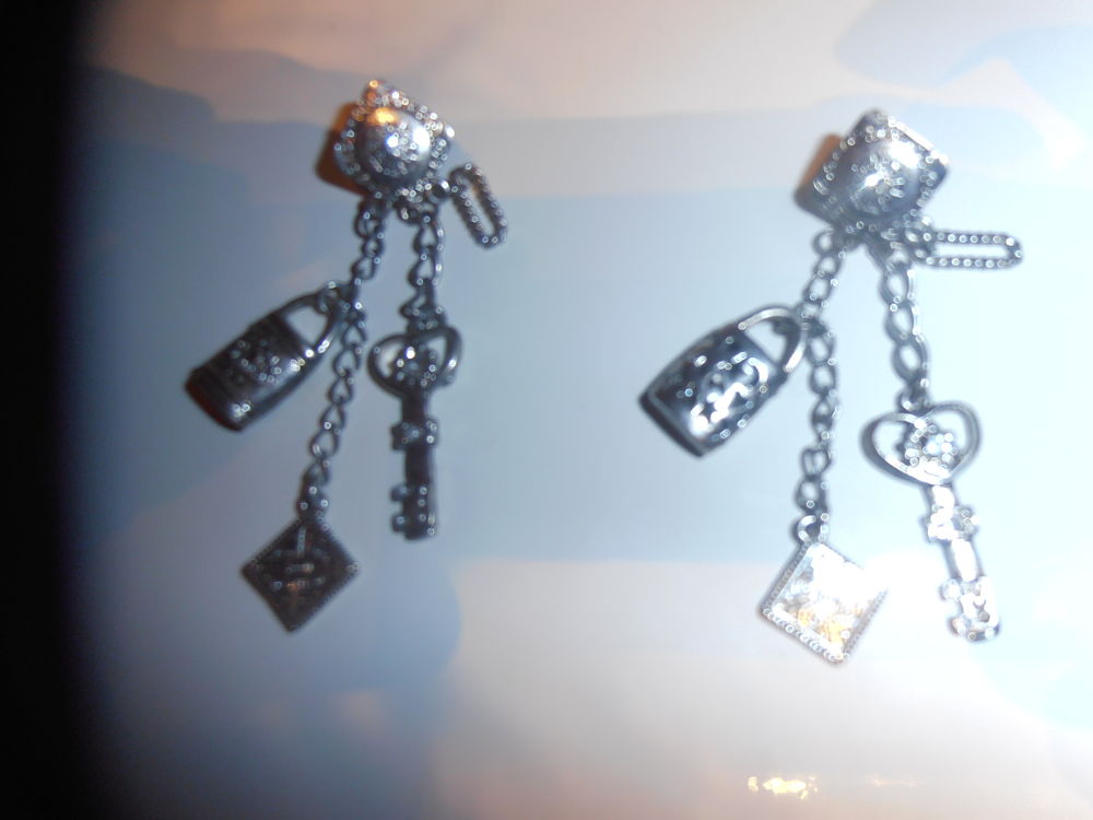 Boucles d'oreilles breloques 23 (28b) Bijoux et montres