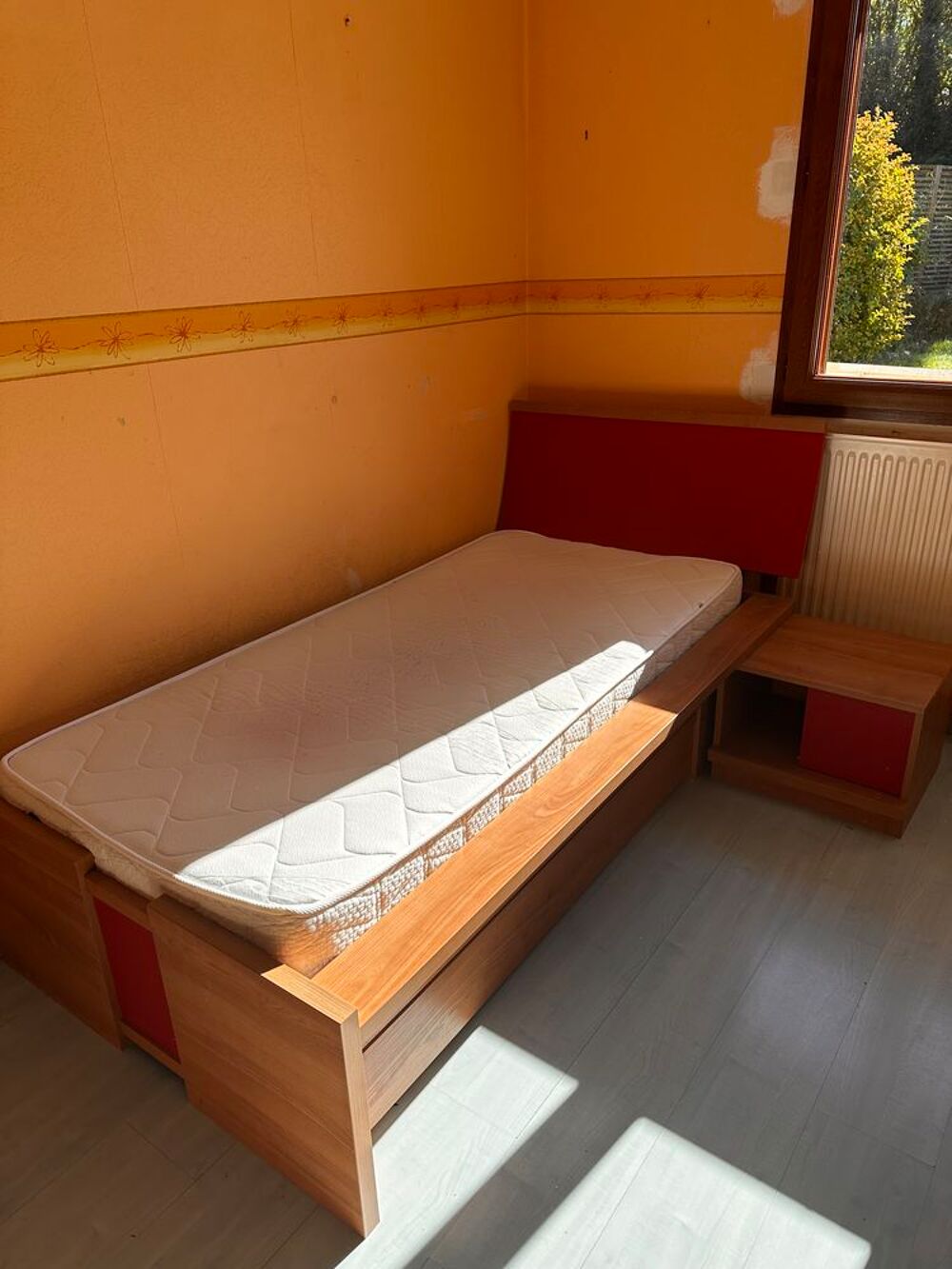 Chambre enfant : Lit + table nuit. Meubles