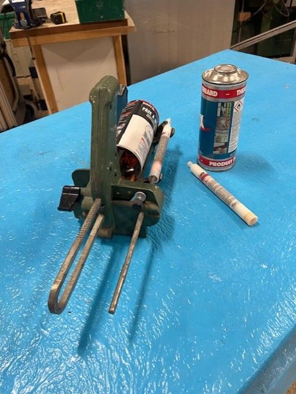 Pistolet doseur theard pour bi composant. Bricolage