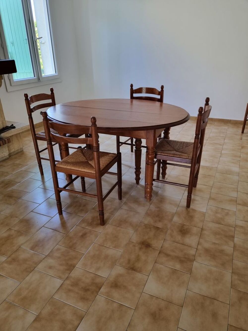 TABLE DE SALON+CHAISES Meubles