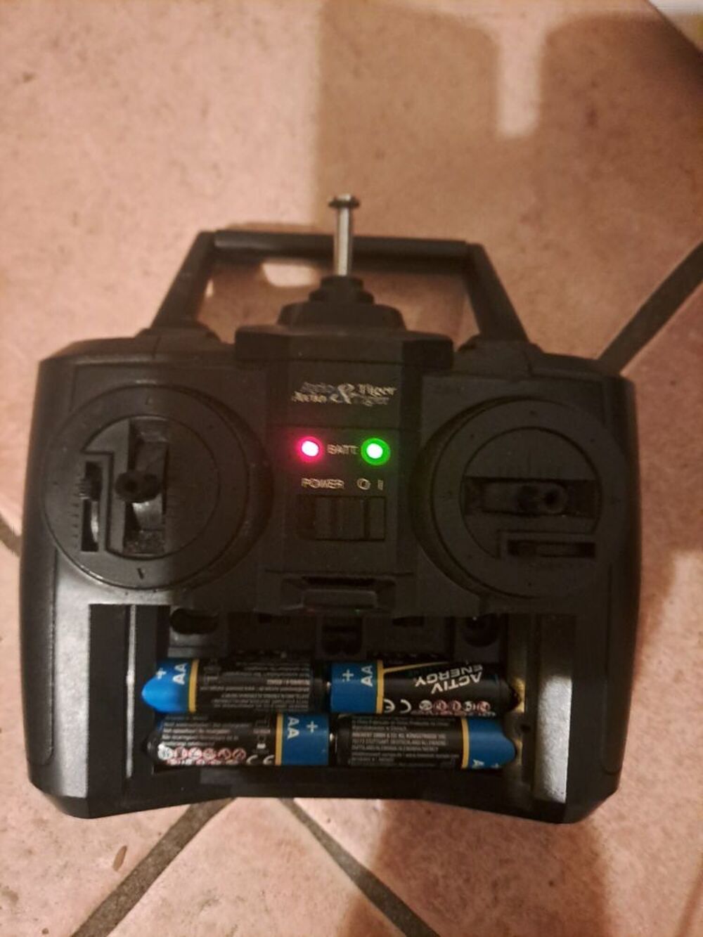 2 telecommandes a 40 euros les deux pour modelisme Jeux / jouets