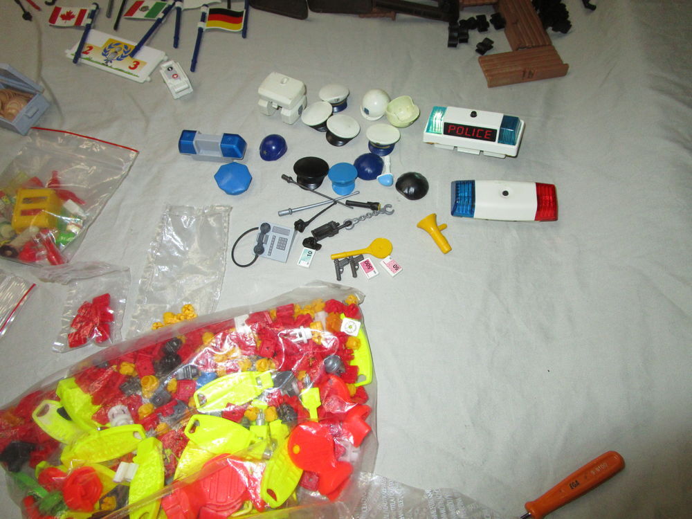 GROS LOT ACCESSOIRES PLAYMOBIL Jeux / jouets