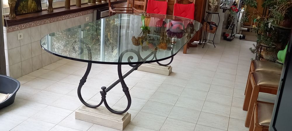 Table &agrave; manger en verre mod&egrave;le unique Meubles