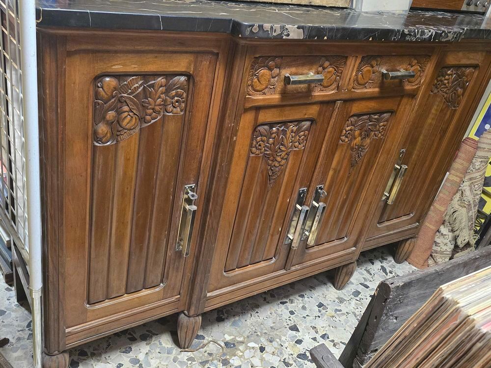 buffet art deco avec dessus marbre noir avec veine clair Meubles