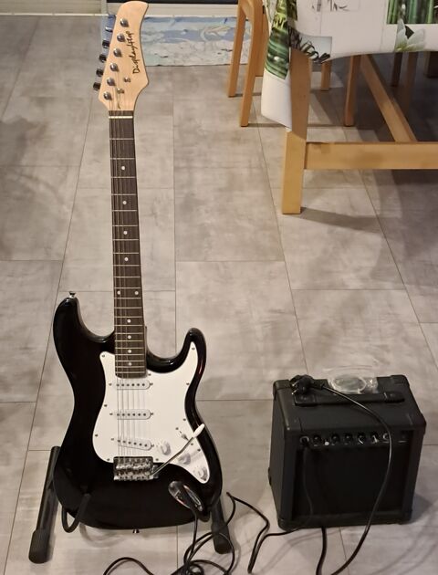 Guitare lectrique Stratocaster noire avec amplificateur 150 Saint-Jean-de-la-Ruelle (45)