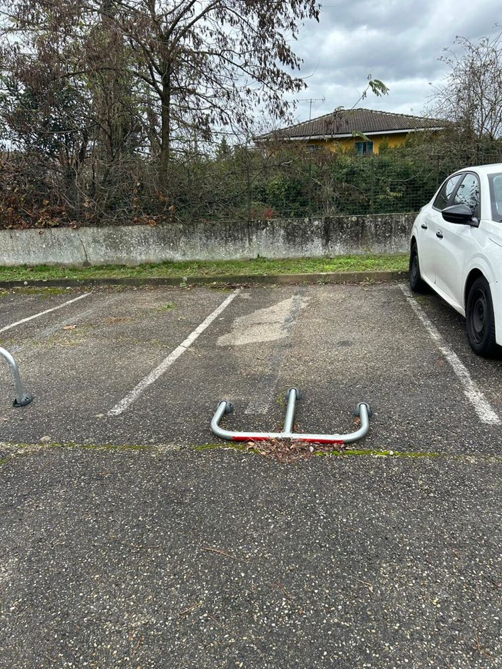 Location Parking/Garage Place de parking extérieure avec arceau Décines-charpieu