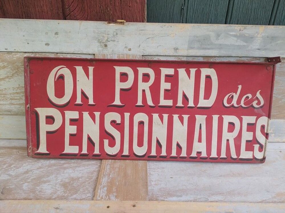 Ancienne Enseigne T&ocirc;le Peinte ON PREND DES PENSIONNAIRES 