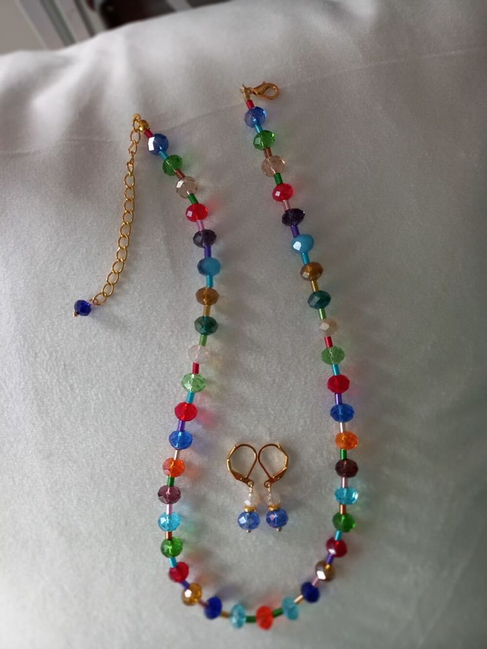 une collection de bijoux fantaisie Bijoux et montres