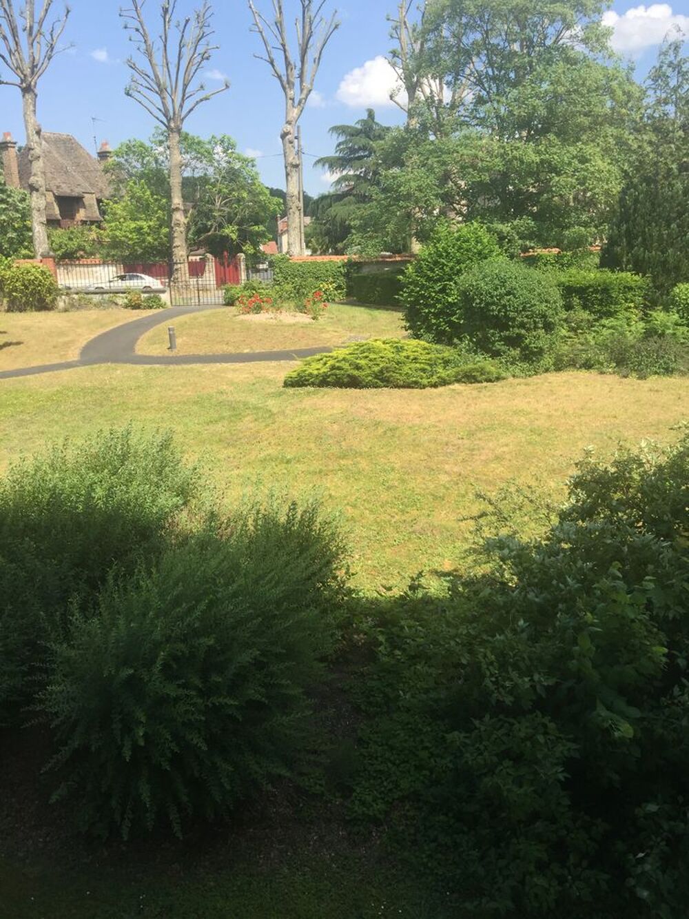 Location Appartement Proche gare rare appart de 2 pièces avec jardin clos  1200€ Fontainebleau
