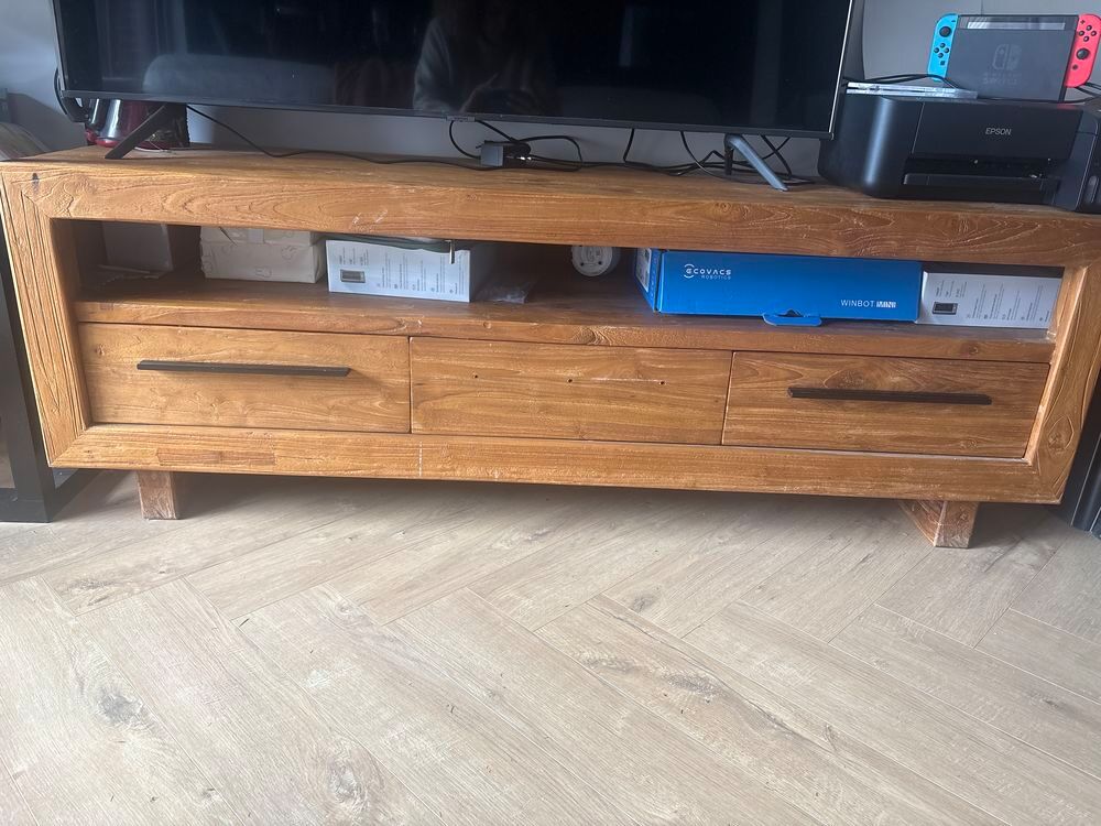 Meuble de t&eacute;l&eacute; en teck Meubles