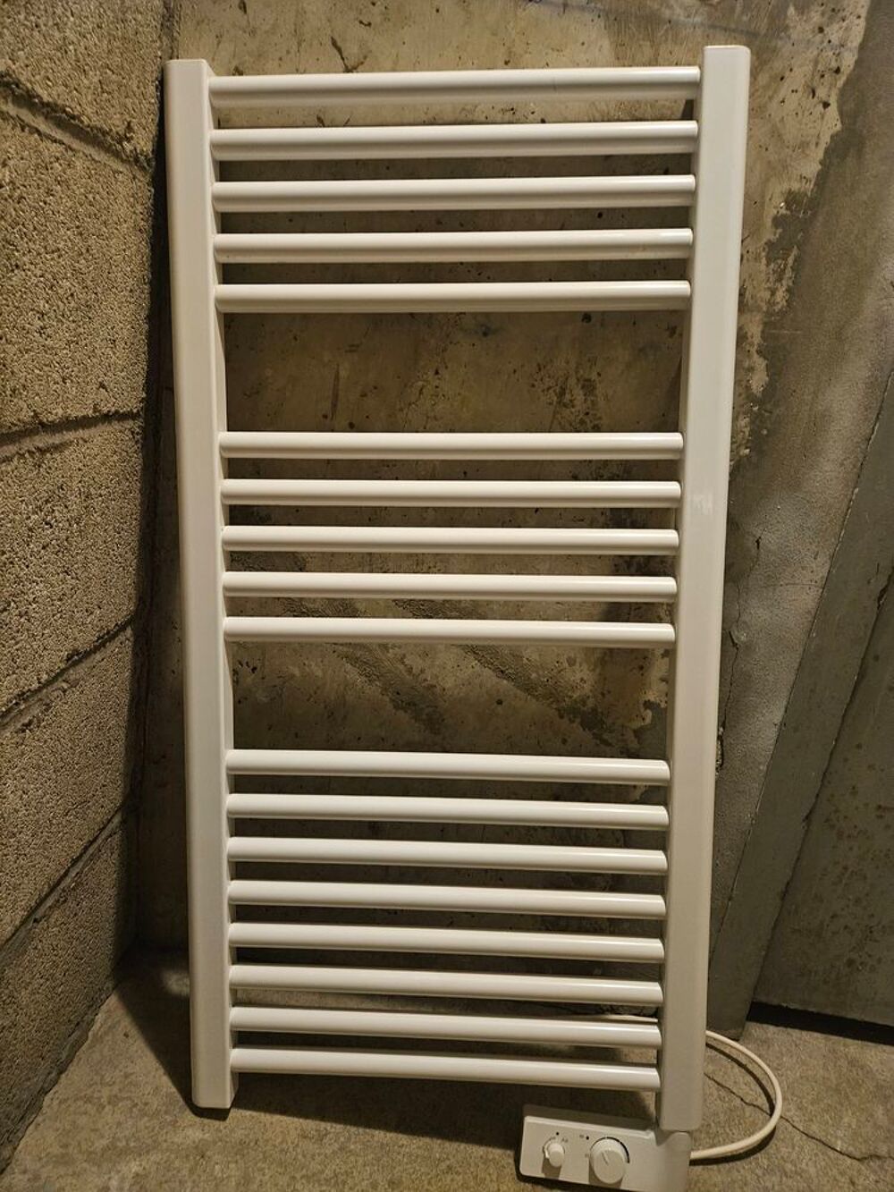 Radiateur porte-serviettes H 100cm x L 47cm Electrom�nager