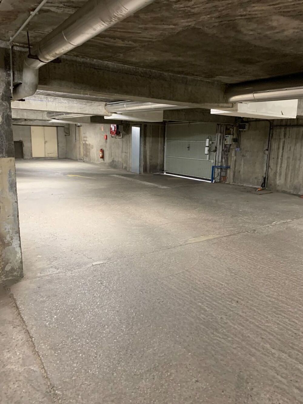 Location Parking/Garage METZ / SABLON - Proximité Gare - Parking en sous sol. Metz