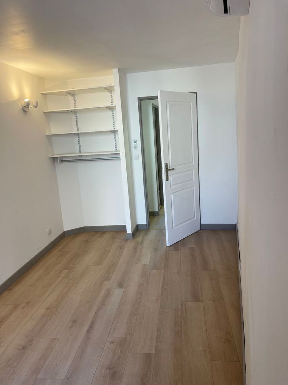 Location Appartement T2  refait a neuf climatisé proche hall rue piétonne Avignon