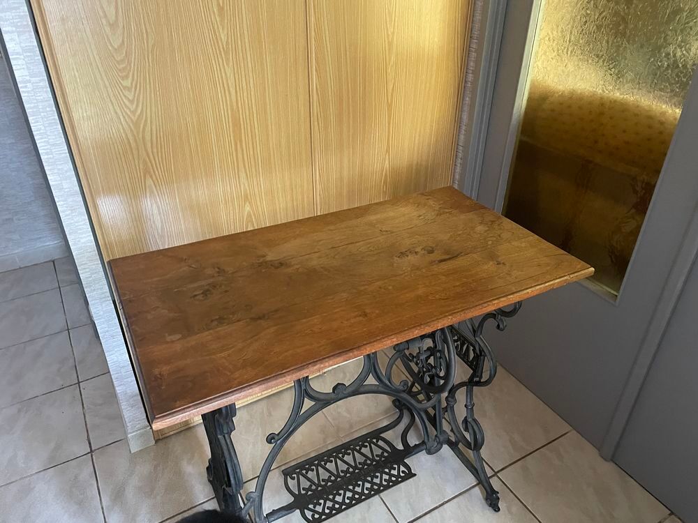 Table ancienne pour machine &agrave; coudre Meubles