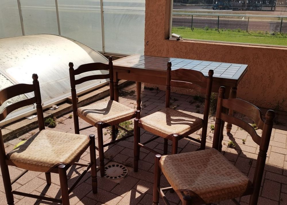 Table de cuisine + 4 chaises Meubles