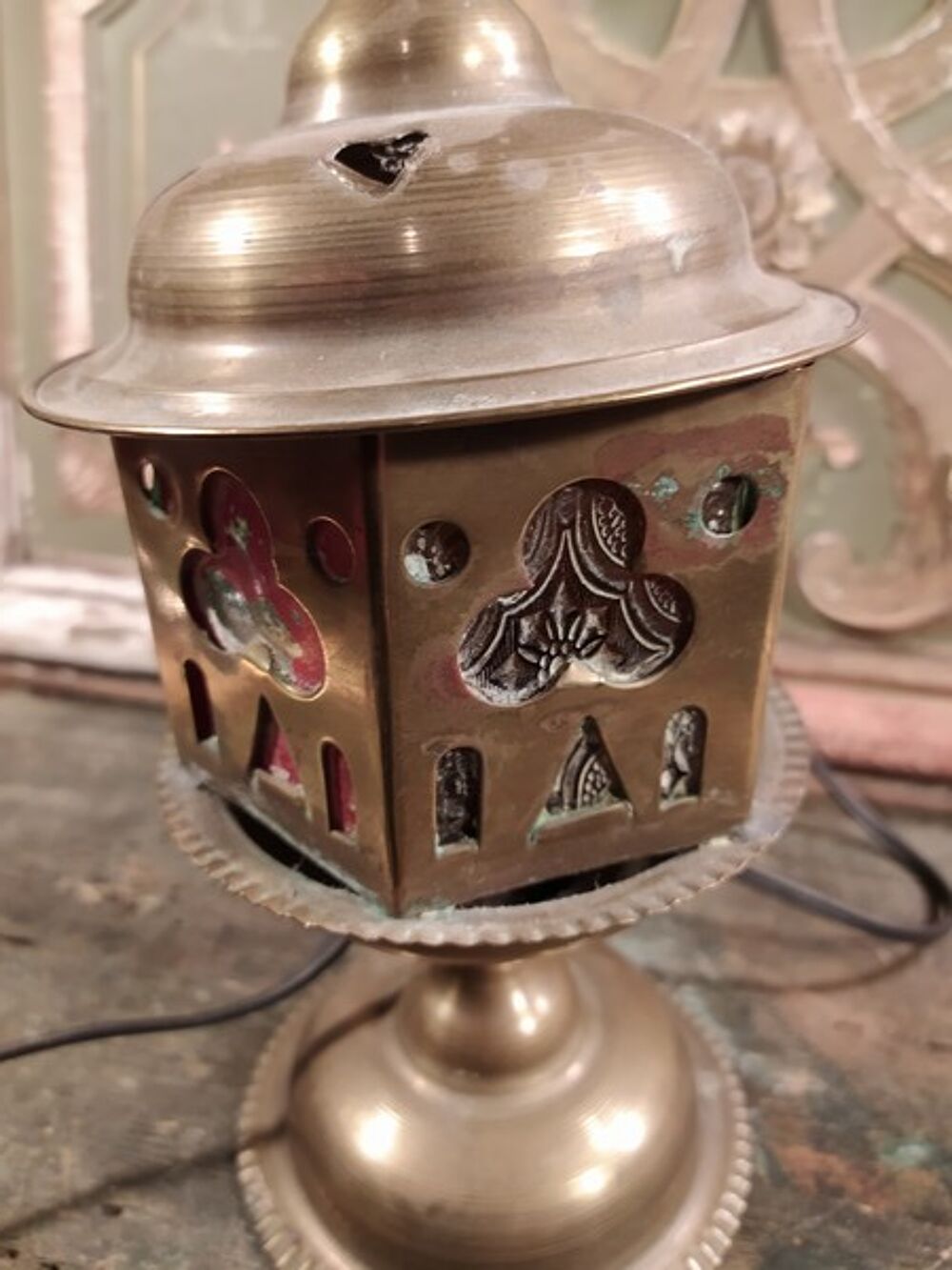 Petite Lampe Veilleuse Orientaliste Laiton Verre Vitrail. Décoration
