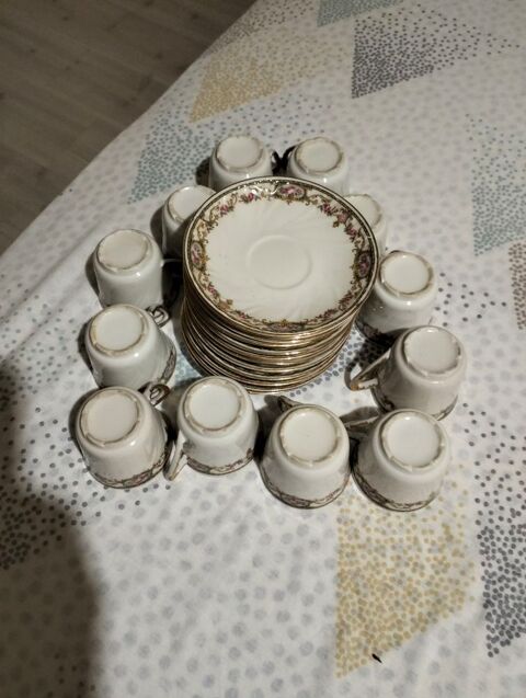 service à café porcelaine de limoges Roannes-Saint-Mary (15)