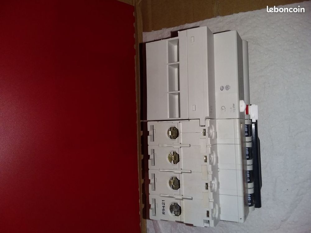 Disjoncteur 4p merlin Gerin 24233/24232 +vigi Schneider 2856 Bricolage