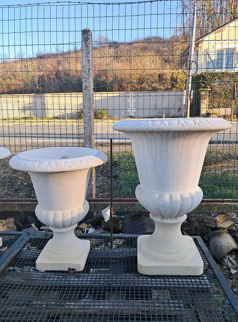 Vases, Pots Médicis en pierre reconstituée 99 Château-l'Évêque (24)