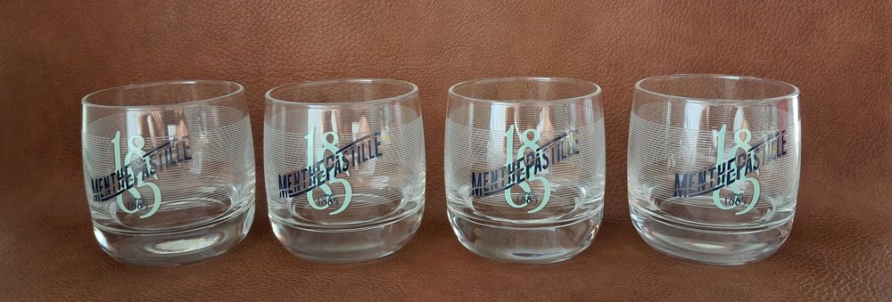 lot de 4 verres &agrave; fond epais menthe pastille depuis 1885 
Cuisine