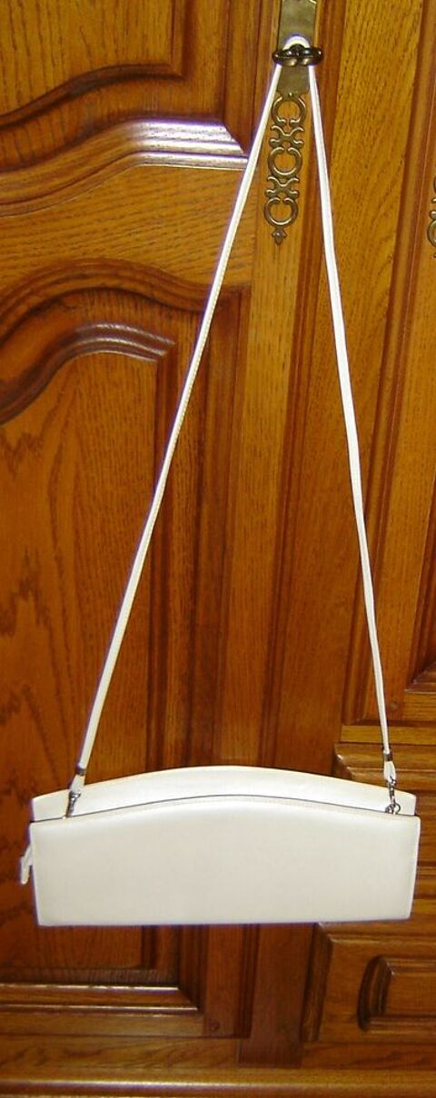 Sac bandoulire en cuir Nappa Perl 15 Charmont-sous-Barbuise (10)