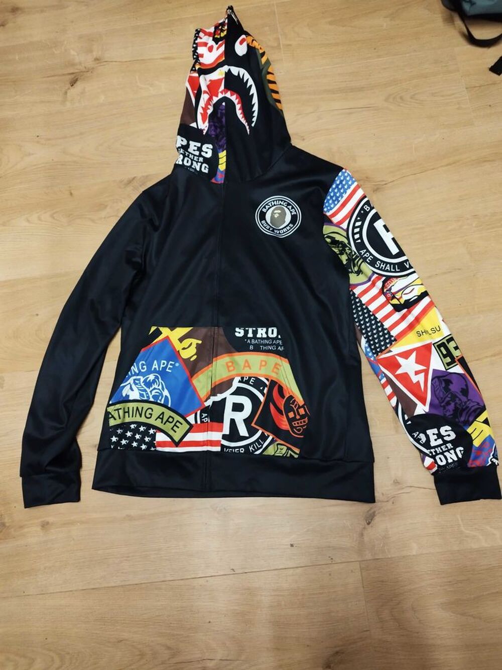 Sweat a capuche Vêtements