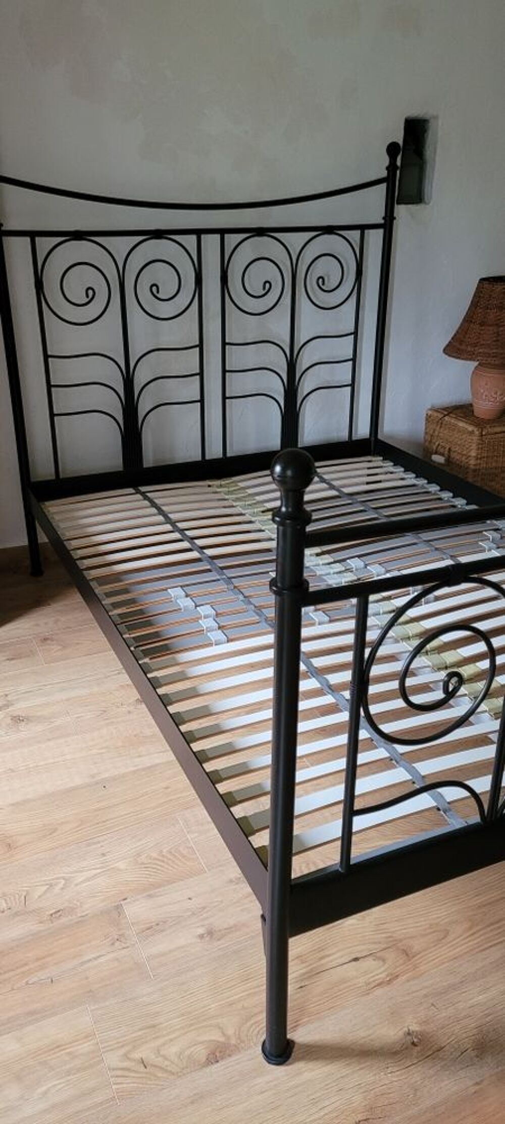 cadre de lit 2 places (Sommier et matelas non compris) Meubles
