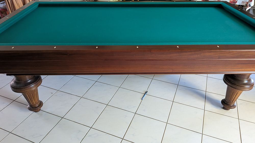 billard fran&ccedil;ais marque BILLARD BRETON 
mod&egrave;le MONARCH Meubles