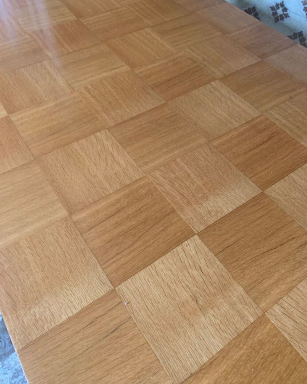 table en damier Meubles