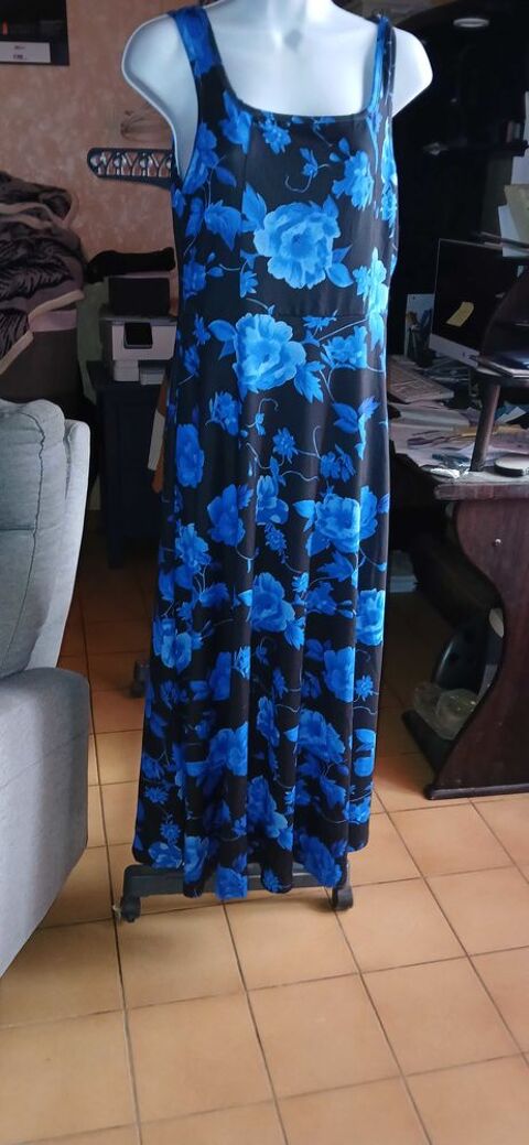 robe longue neuve 25 Sainte-Hermine (85)